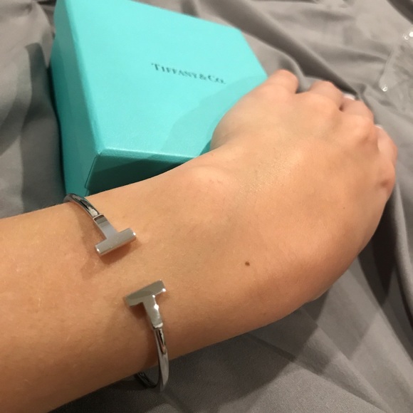 Tiffany & Co T wire White Gold bracelet - Picture 2 of 7